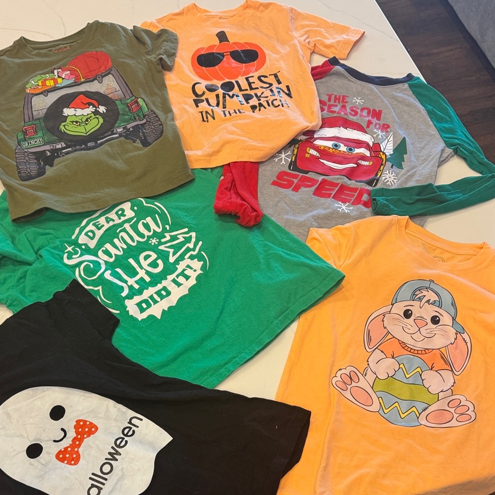 Holiday Shirt! Bundle ! 🎄🐰🎃